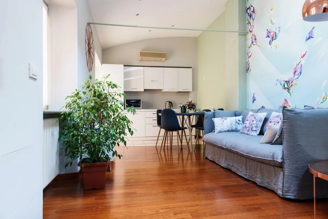 Lora Center Apartment Como