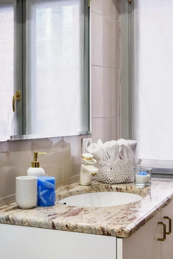 Lora Center Apartment Como Italy